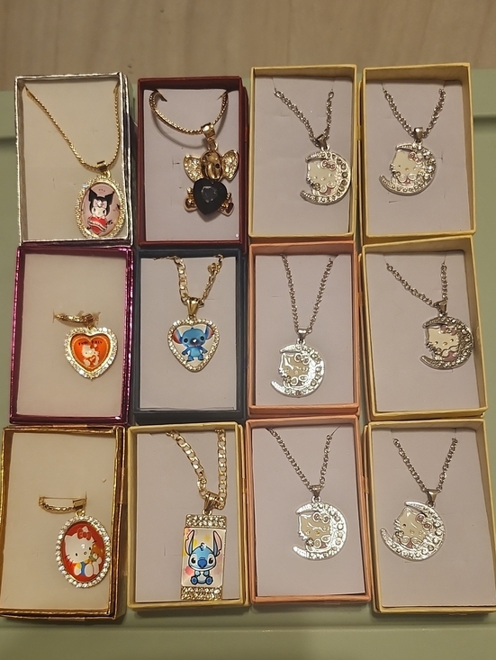 Jewelry - 12 Piece Lot Of Necklace With Pendants.